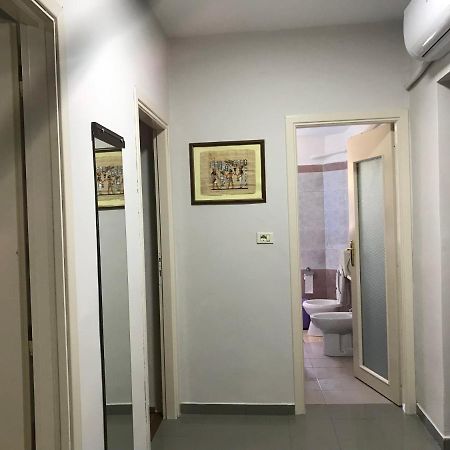 Proper House Iva Apartman Tirana Kültér fotó