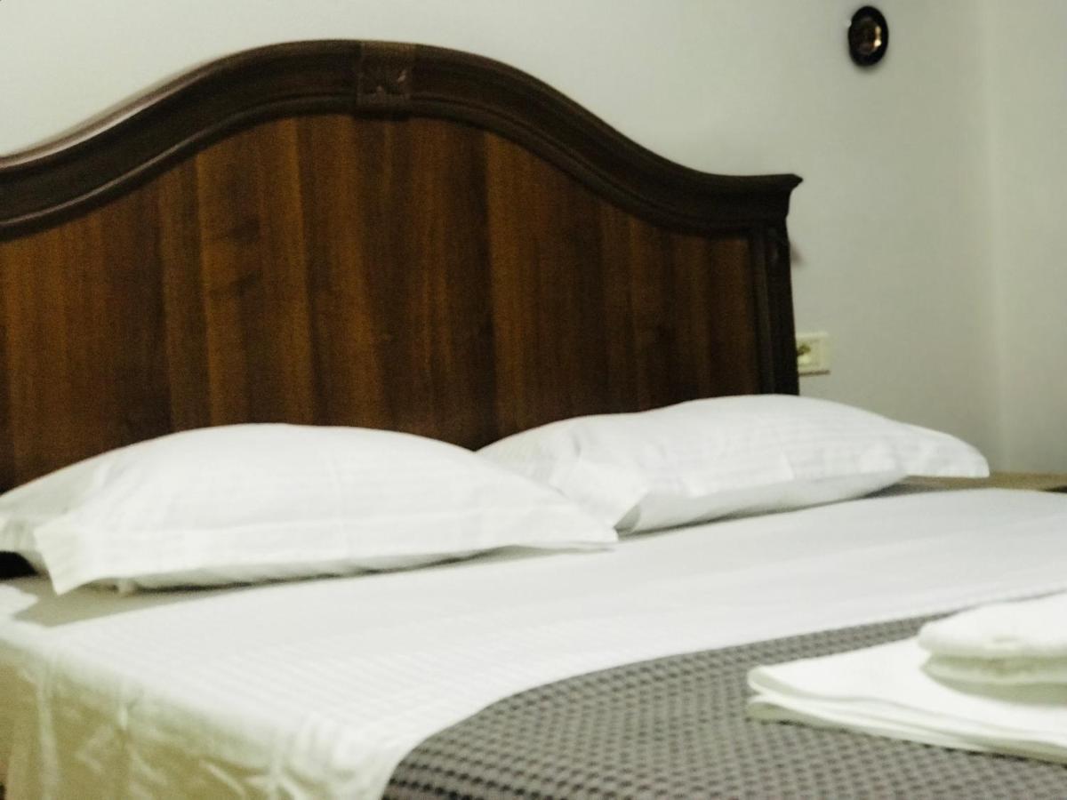 Proper House Iva Apartman Tirana Kültér fotó