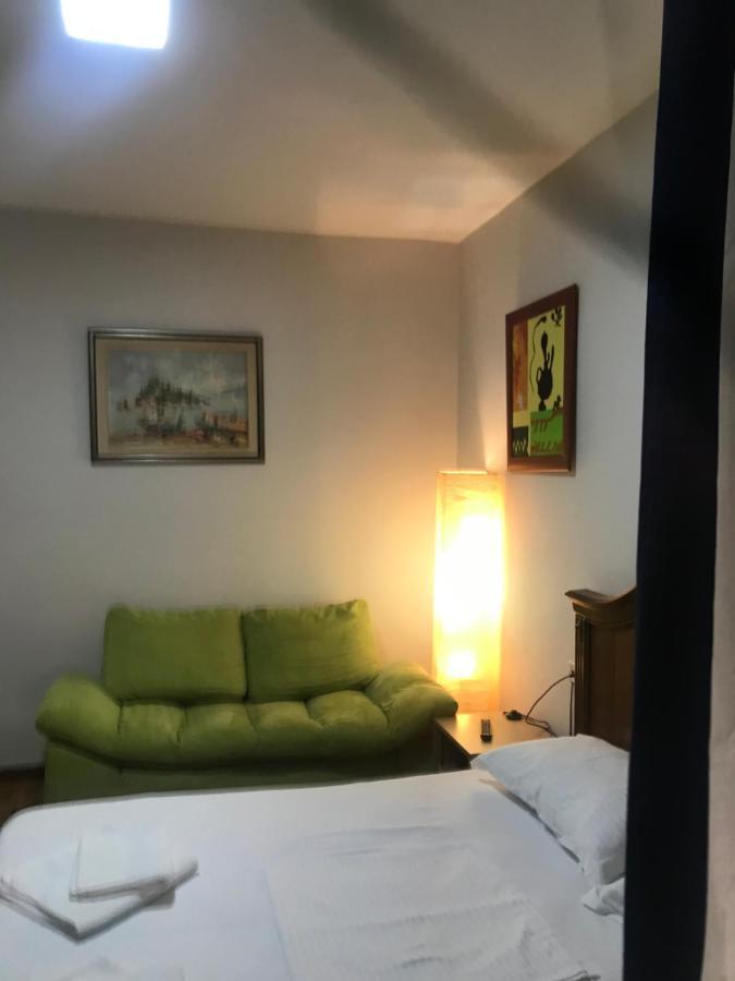 Proper House Iva Apartman Tirana Kültér fotó
