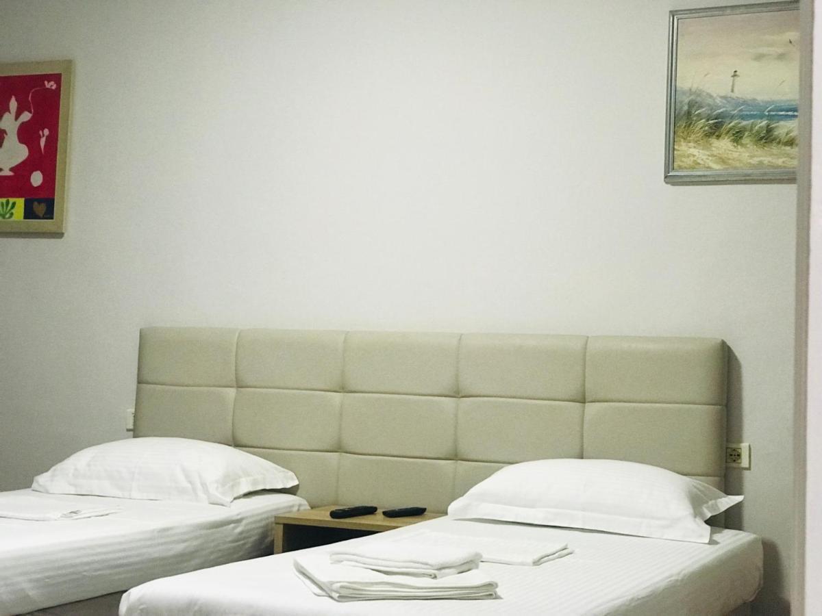 Proper House Iva Apartman Tirana Kültér fotó